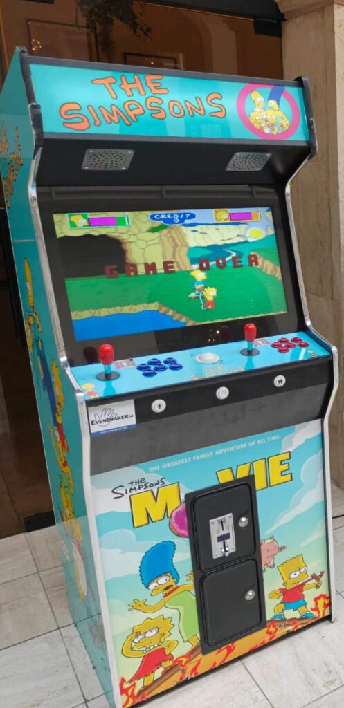 The Simpsons arcadekast close-up Close-up van The Simpsons arcadekast met scherm en bediening